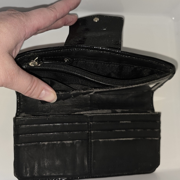 Signature Coach Wallet- 100% Authentic, black with silver, bifold - Picture 6 of 14